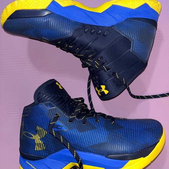 Under Armour UA Curry 2.5 Dub Nation. Slightly Used condition. Sz 11.5 in box - Picture 2 of 7